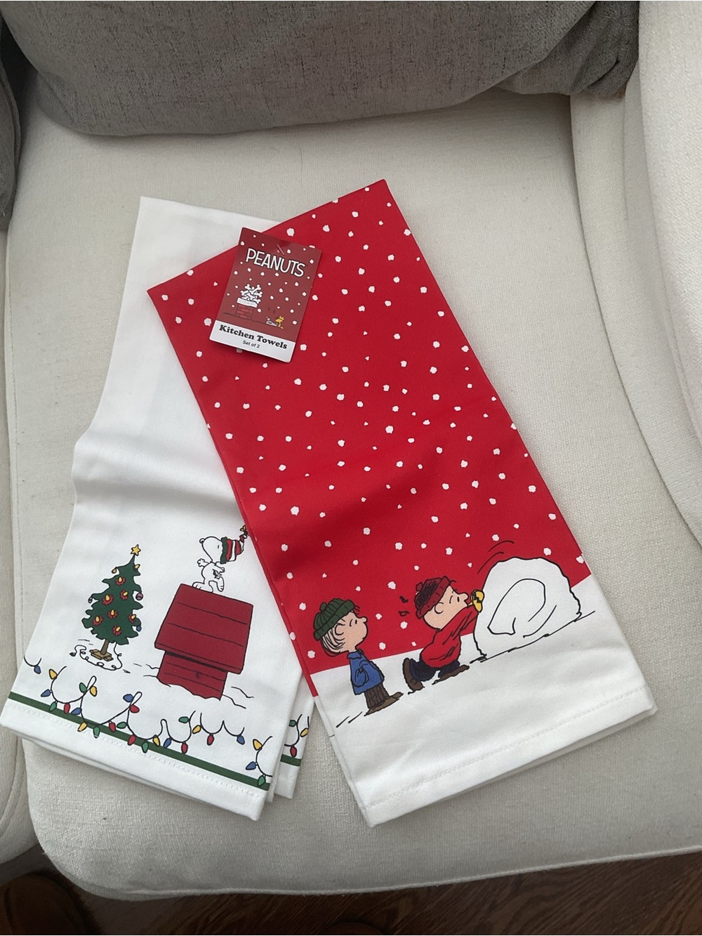 William Sonoma Peanuts Red and White Holiday dish towels